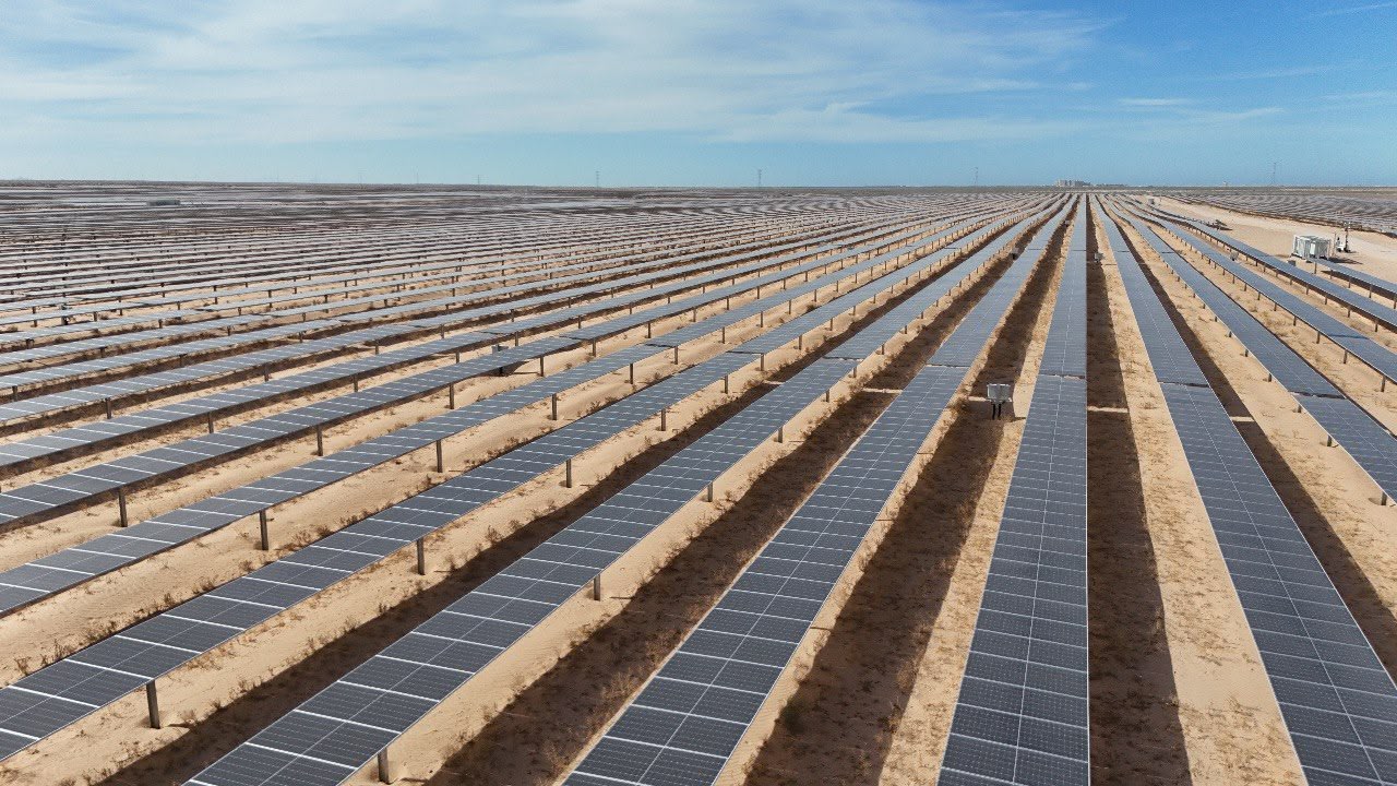 Durazo pone en operación al 100% dos etapas de la planta solar más grande de Latinoamérica