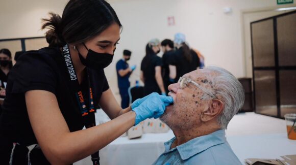 Antonio Astiazarán entrega más de 2 mil prótesis dentales a adultos mayores en Hermosillo