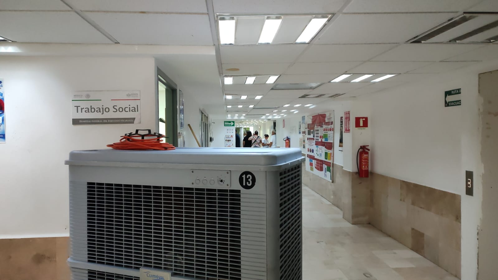 Enfriadores móviles no dan abasto en hospital de Issste