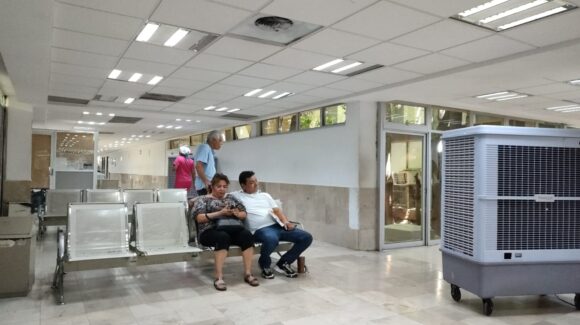 Enfriadores móviles no dan abasto en hospital de Issste