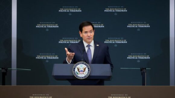 Estados Unidos acusa a Cuba de campaña de espionaje y subversión durante décadas