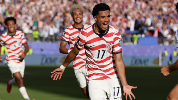 La selección de Estados Unidos cumple eliminando a Bosnia y chocará ante Bélgica en octavos