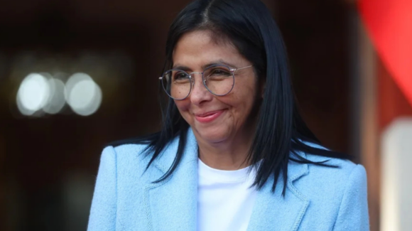Estados Unidos evalúa inmunidad judicial para Delcy Rodríguez ante emblemática demanda