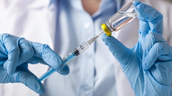 Expertos piden incluir vacuna contra el dengue en México por riesgo de nuevas epidemias