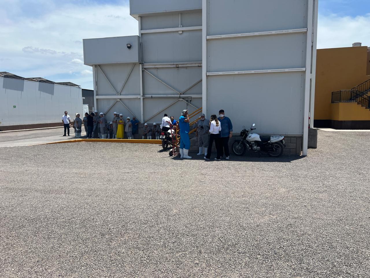 Los trabajadores tuvieron que evacuar la empresa
