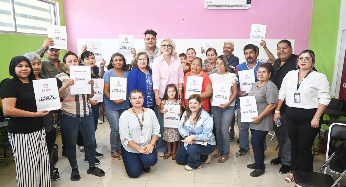 Familias de Cajeme reciben escrituras y obtienen certeza jurídica sobre sus hogares