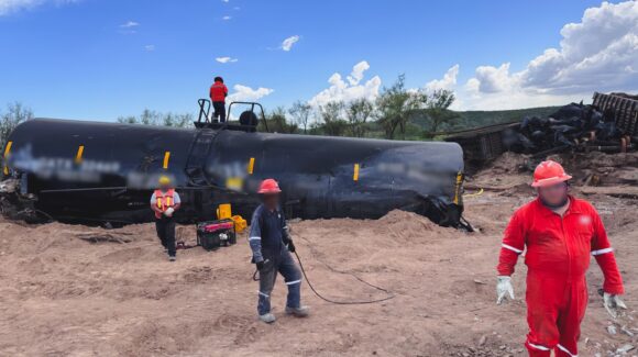 Ferromex deberá reparar daño ambiental tras derrame de químicos en Sonora: Semarnat