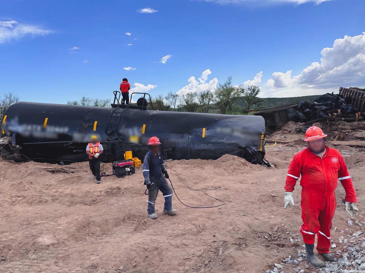 Ferromex deberá reparar daño ambiental tras derrame de químicos en Sonora: Semarnat