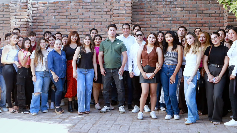 Froylán Gámez dialoga con jóvenes de Navojoa y les brinda su respaldo