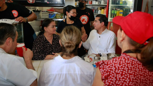 Froylán Gámez destaca cercanía con la gente durante encuentros con comerciantes de Hermosillo