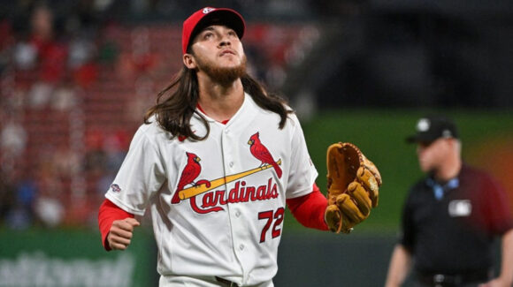 Brewers castigan al pitcheo de los Cardinals; Luis Gastélum admite un cuadrangular