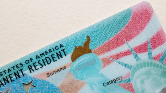 Gobierno de Estados Unidos endurece las reglas para obtener la ‘Green Card’ desde julio de 2026
