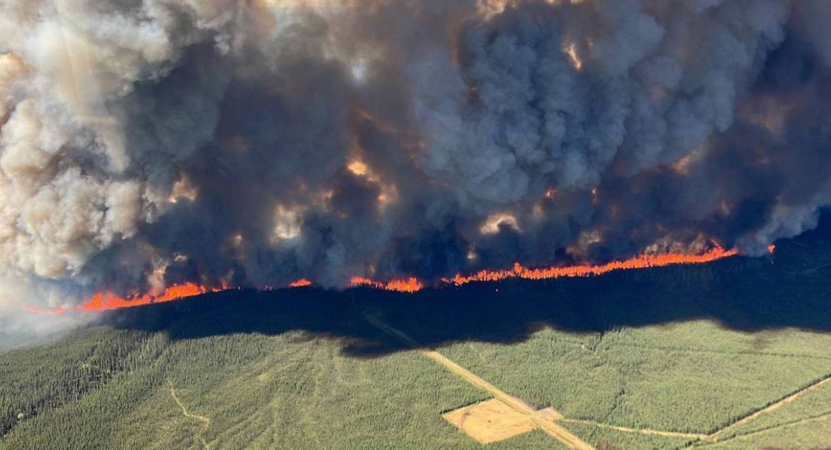 Más de 200 incendios forestales permanecen activos y fuera de control en Canadá