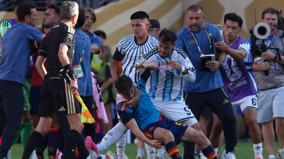 Investigarán conducta agresiva de jugadores argentinos tras perder la final del Mundial