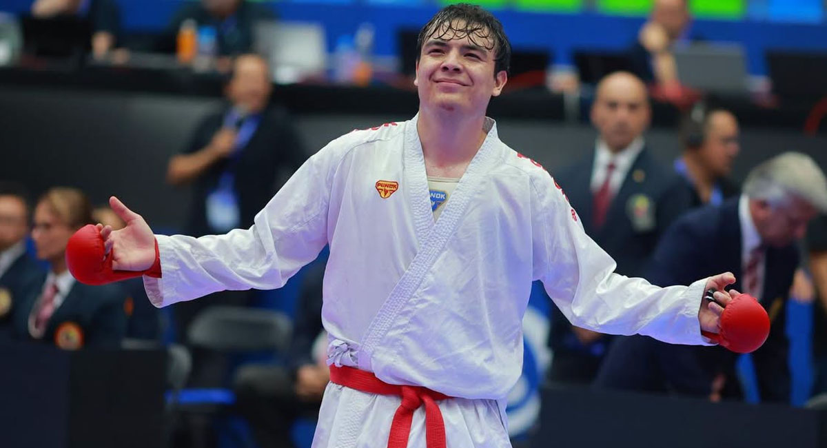Jesús festeja después de ganar su combate