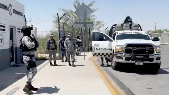 Arrestan a cinco agentes de la Guardia Nacional por extorsiones en aeropuerto de Ciudad Juárez