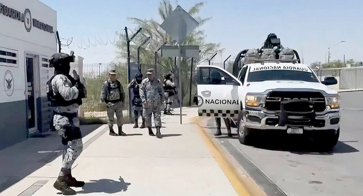 Arrestan a cinco agentes de la Guardia Nacional por extorsiones en aeropuerto de Ciudad Juárez