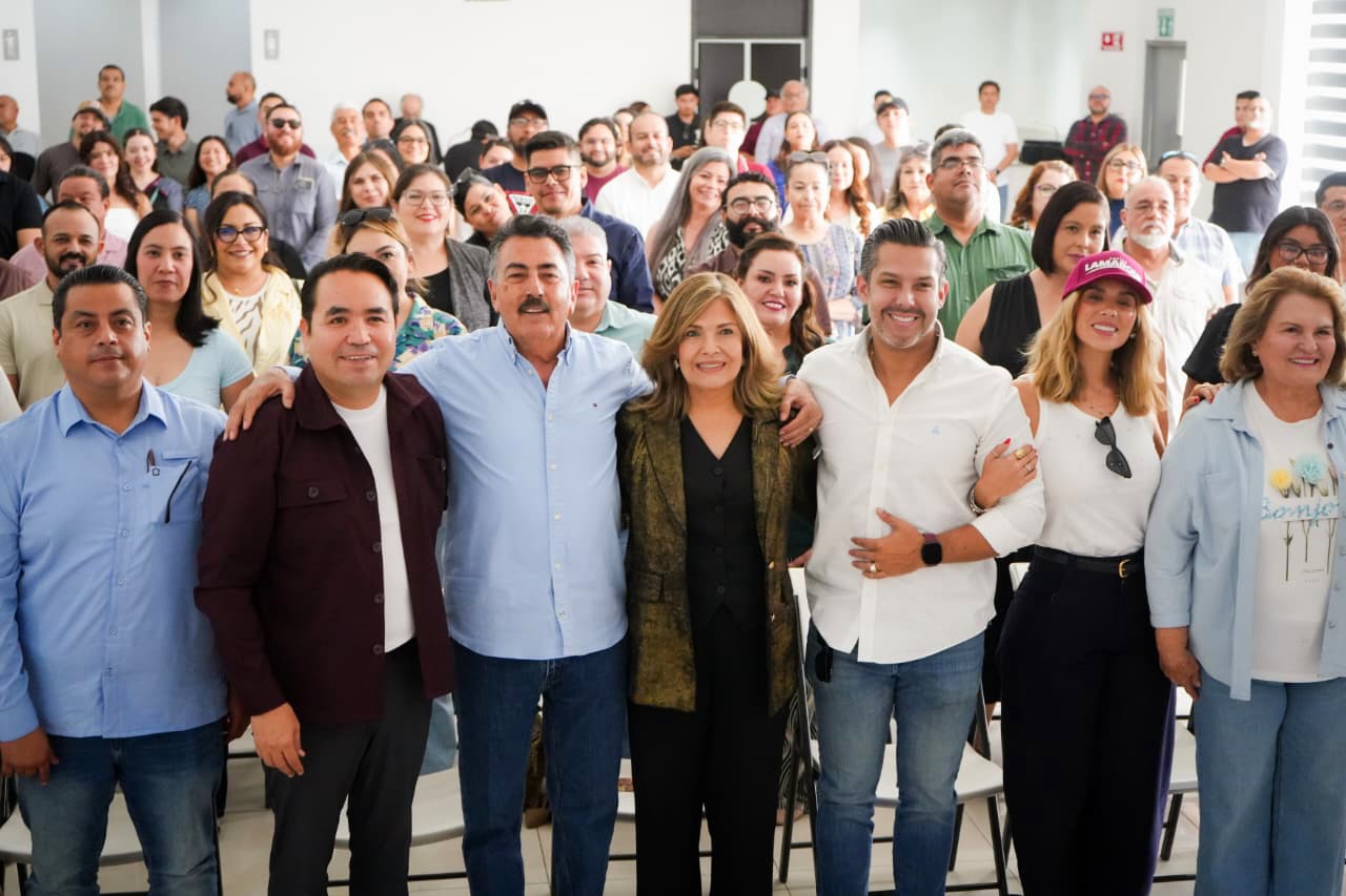 Javier Lamarque dialoga con docentes y trabajadores sobre educación y el futuro de la transformación en Sonora