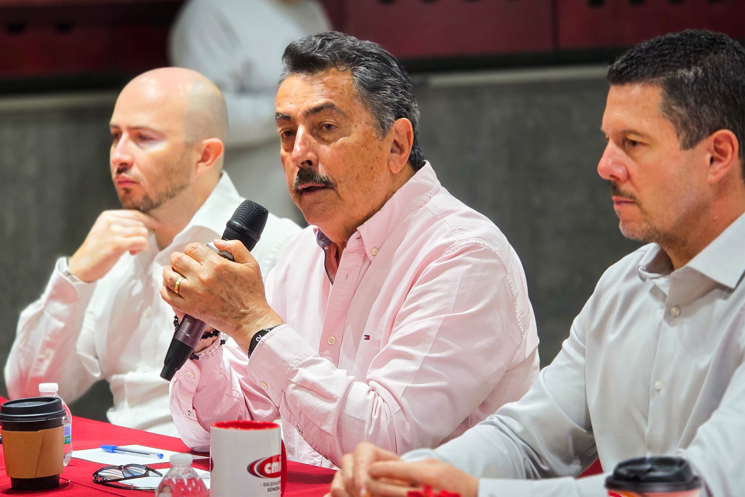 Javier Lamarque dialoga con empresarios sobre el crecimiento económico y el futuro de Sonora