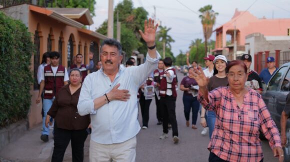 Javier Lamarque recorre la colonia México y fortalece el diálogo con familias de Cajeme