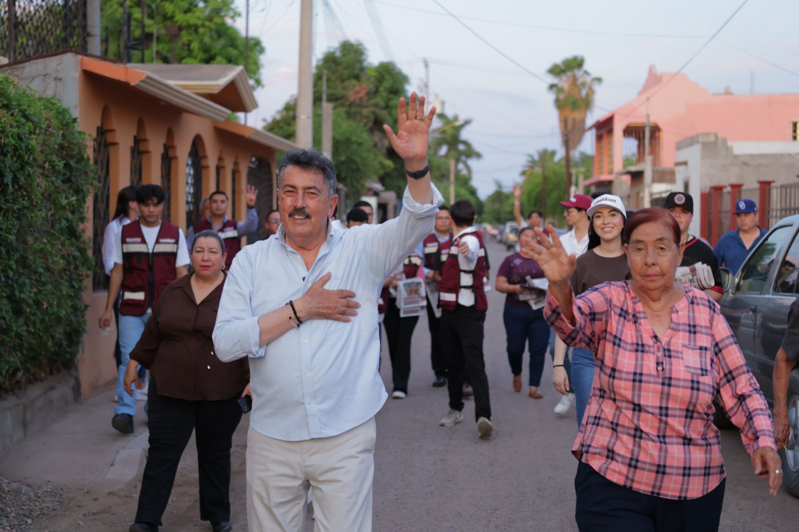 Javier Lamarque recorre la colonia México y fortalece el diálogo con familias de Cajeme