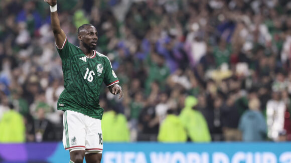 ¡Pasa a la historia! Julián Quiñones iguala récord histórico de goles de México en los Mundiales