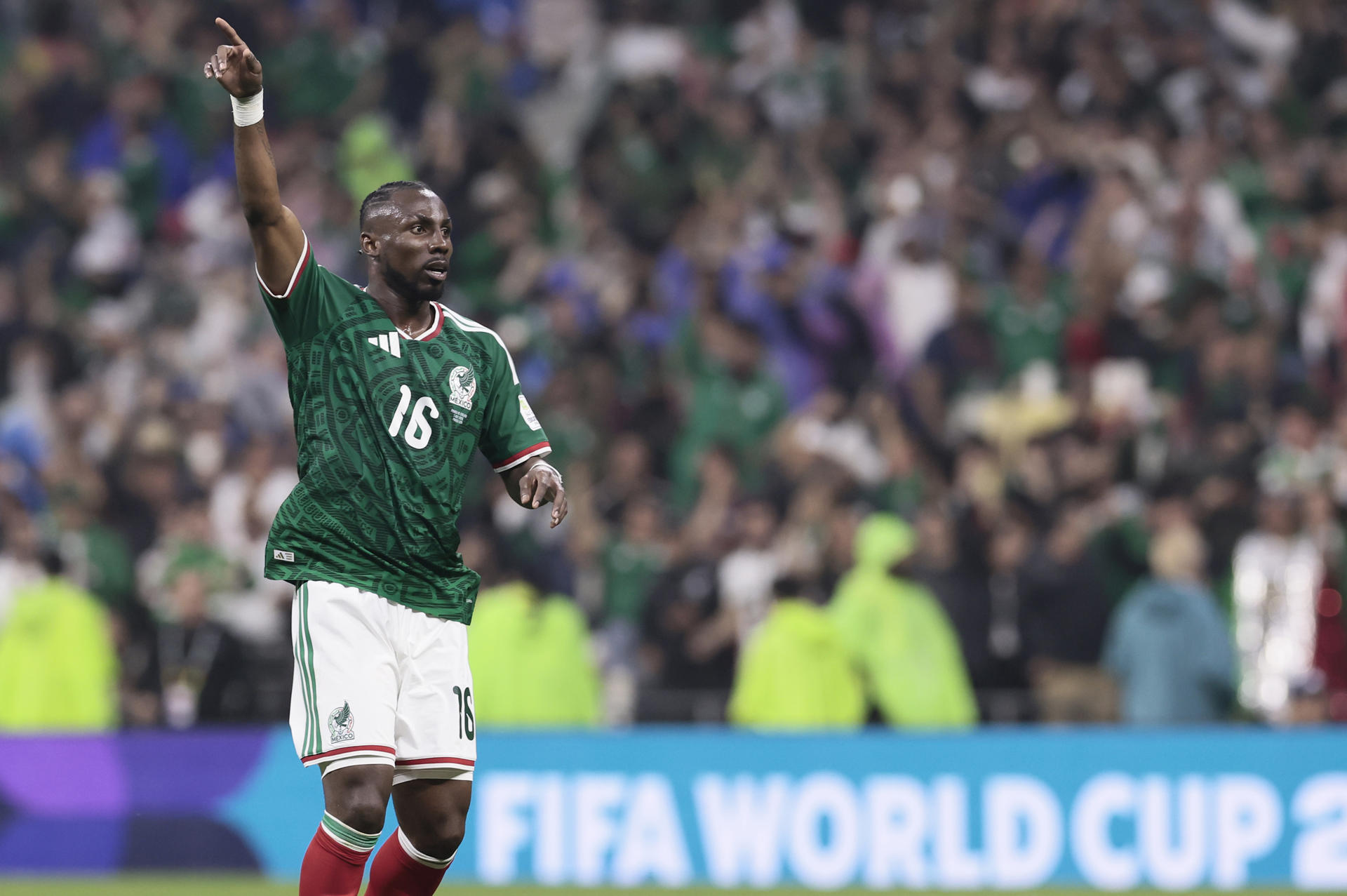 Julián Quiñones iguala récord histórico de goles de México en los Mundiales