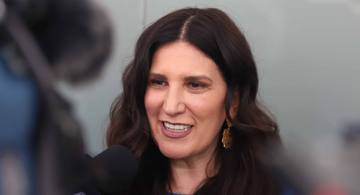 Kenia López Rabadán pide regular el uso de inteligencia artificial en menores