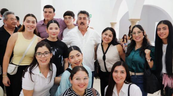Javier Lamarque comparte con jóvenes de Navojoa la visión de la izquierda y los orígenes de Morena