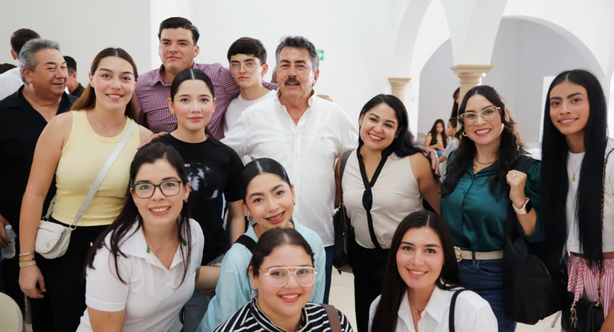 Javier Lamarque comparte con jóvenes de Navojoa la visión de la izquierda y los orígenes de Morena