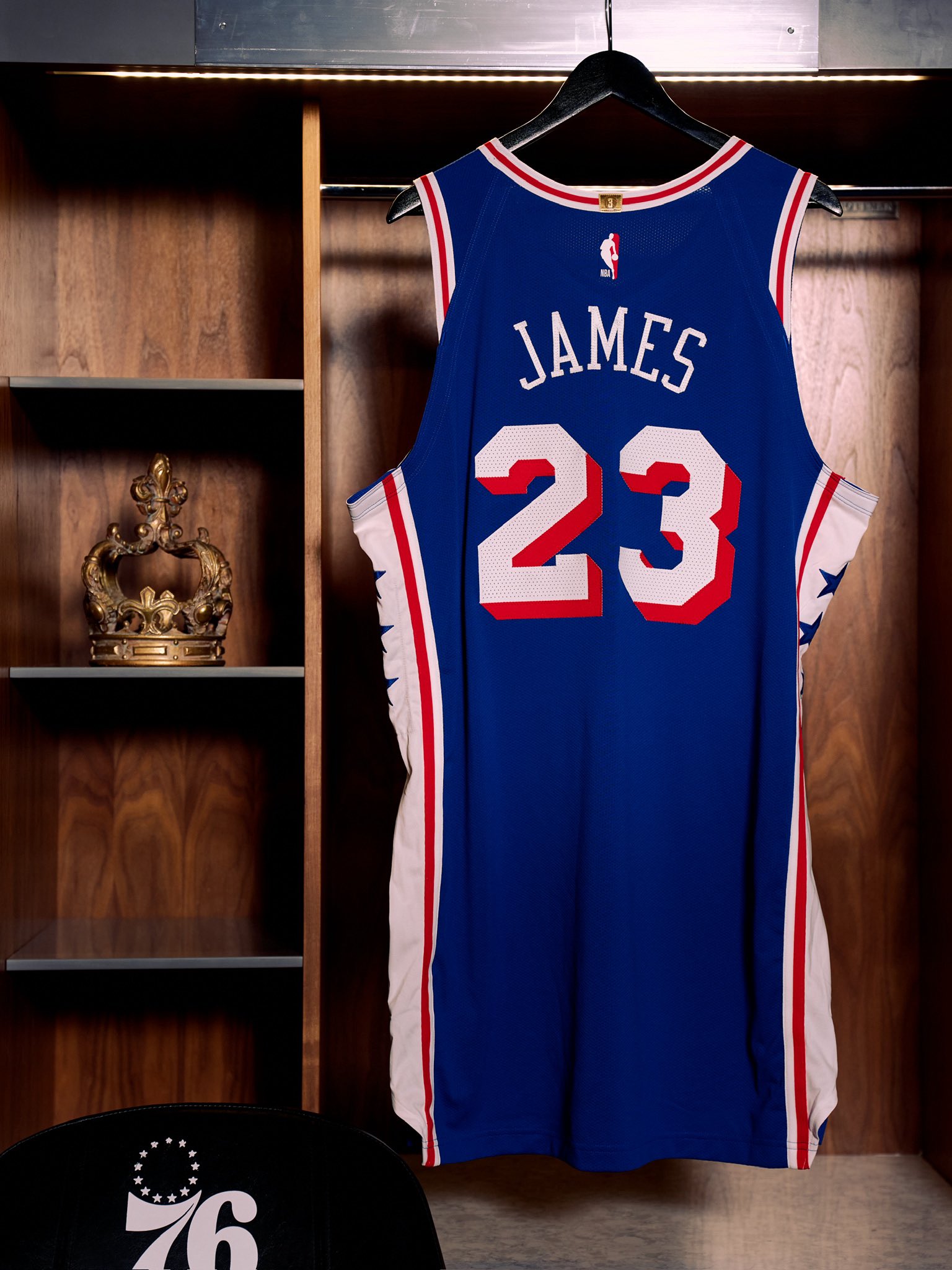 Los 76ers tienen todo listo para recibir al 'Rey'