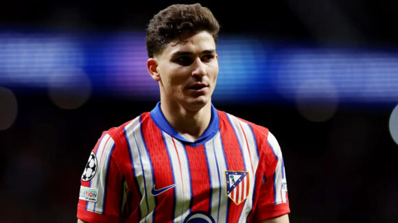 Problemas para el Barcelona; RFEF abre investigación por intentar fichar a Julián Álvarez del Atlético