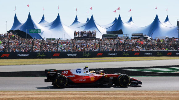 Lewis Hamilton vuela por Silverstone y consigue la pole position para la Sprint de Gran Bretaña 2026