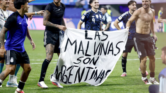 Celebración de Argentina por Malvinas tiene consecuencias; Lisandro y Mac Allister aumentan su seguridad
