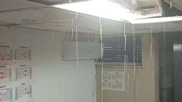 Lluvias provocan filtraciones e inundaciones en el hospital del Issste Fernando Ocaranza