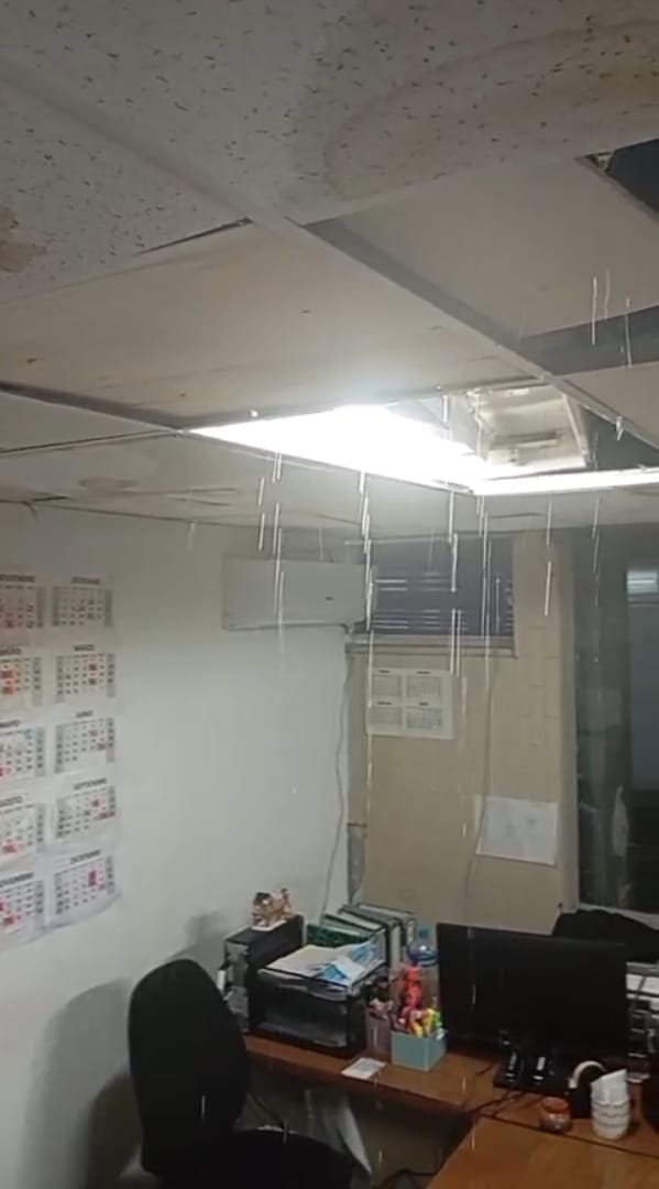 Lluvias provocan filtraciones e inundaciones en el hospital del Issste Fernando Ocaranza