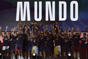 Los jugadores de la Selección Española celebran en la plaza de Cibeles por la conquista del Mundial 2026