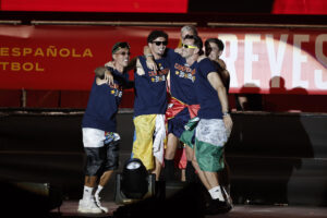 Los jugadores de la Selección Española celebran en la plaza de Cibeles por la conquista del Mundial 2026