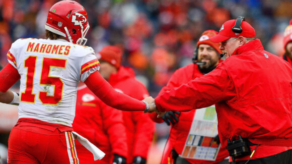 Los Chiefs cumplen con su etiqueta y avanzan a su su séptima final de Conferencia de la NFL