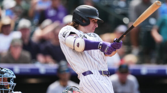 McCarthy impulsa cuatro carreras y los Rockies apalean a los Marlins para dividir la serie