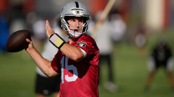 Los Raiders tienen quarterback para el futuro; firman a Fernando Mendoza por cuatro campañas