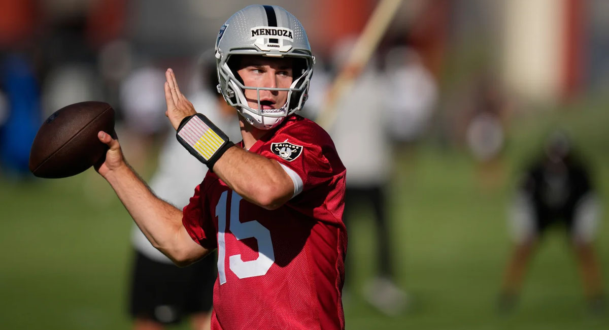 Mendoza será el mariscal de campo de los Raiders en el futuro inmediato