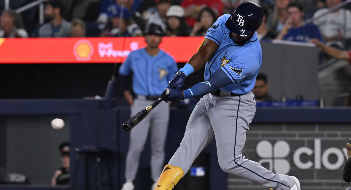 Los bates de los Rays tronaron una y otra vez en contra del pitcheo de Toronto