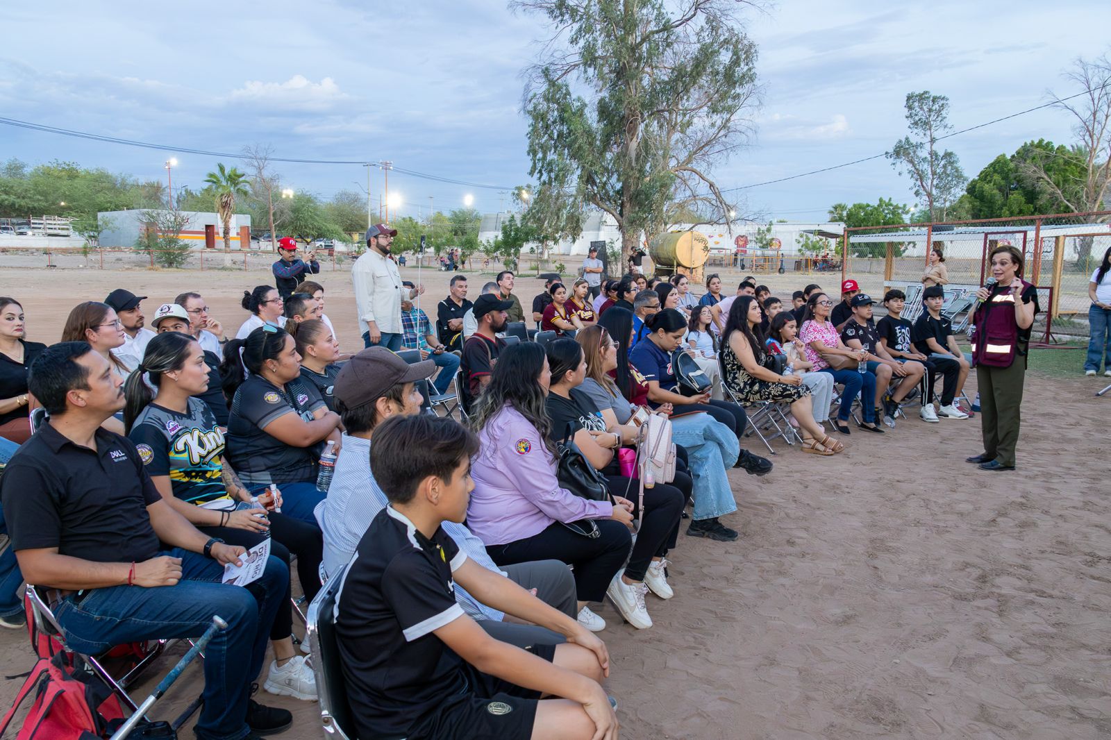 María Dolores del Río recoge propuestas para fortalecer el deporte y el futbol femenil en Sonora