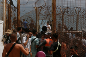 Miles de migrantes han cruzado la frontera entre Marruecos y el enclave español de Ceuta
