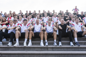 Miles de personas acudieron a Oslo para recibir a la selección de futbol de Noruega tras participar en el Mundial