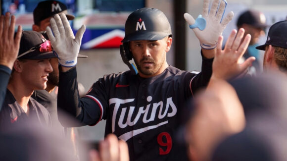Minnesota se impone de visita a Guardians en entradas extras con Larnach y Keaschall de héroes