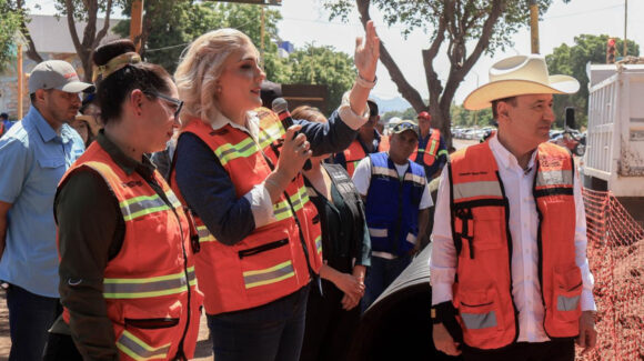 Ciudad Obregón: Supervisan alcaldesa y gobernador obra hidráulica, sanitaria y pavimentación en calle 300