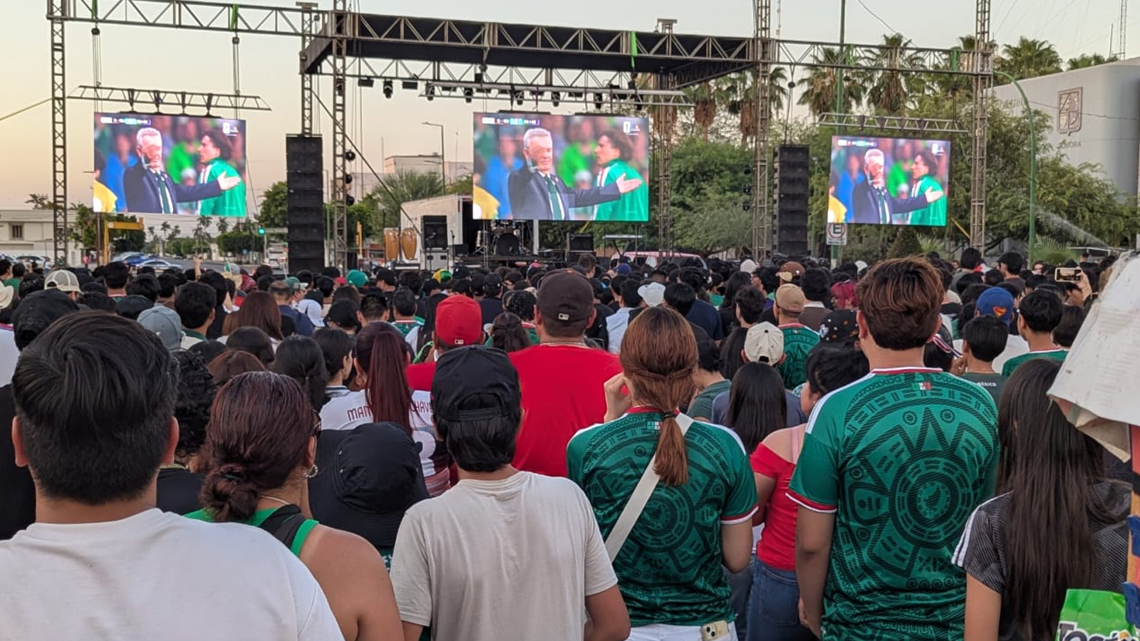 VIDEO: Disfrutaron cajemenses del partido México vs Inglaterra en FanFest y salas de cine