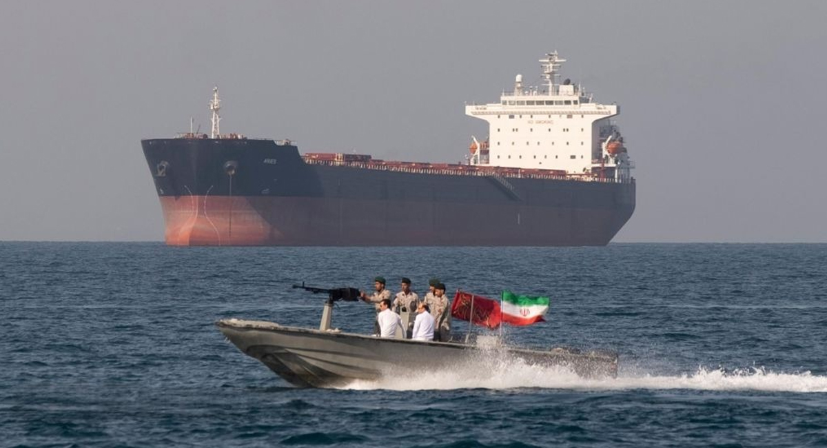Tensión en Medio Oriente: Irán amenaza a buques que cruzan el estrecho de Ormuz sin su autorización